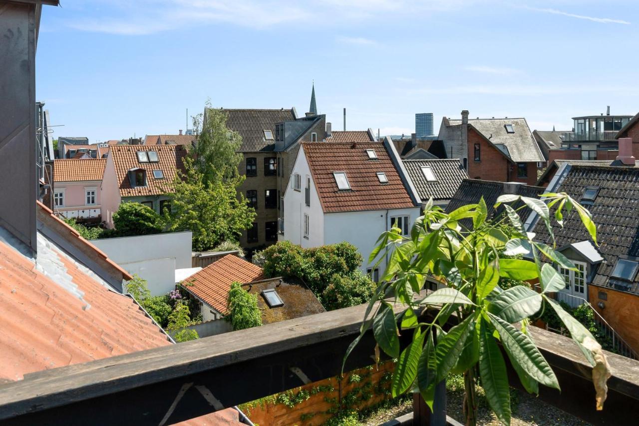 Beautiful Private Apartment, With Garden, Roof Terraze, 150 Square M, 2 Floors, 2 Bedrooms And An Extra Bed In The Livingroom Århus Eksteriør billede
